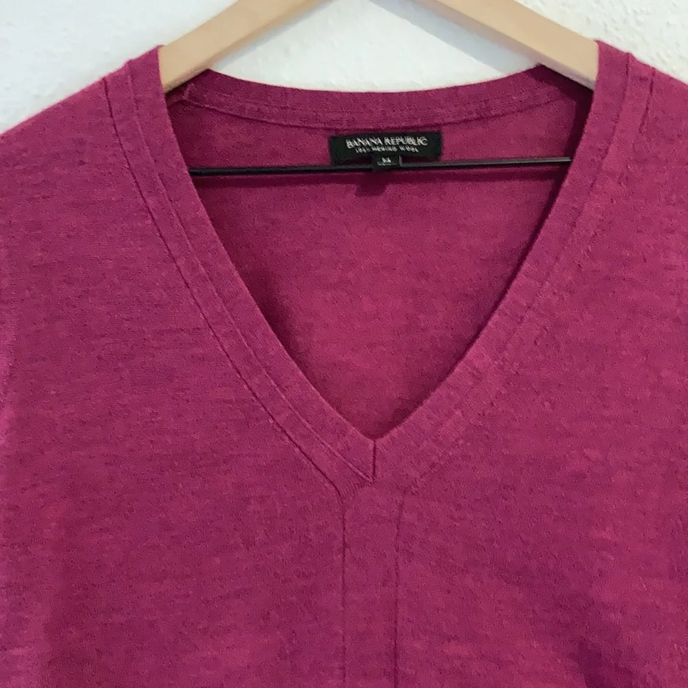 BANANA REPUBLIC Merino Wool Men’s V Neck Sweater Size M